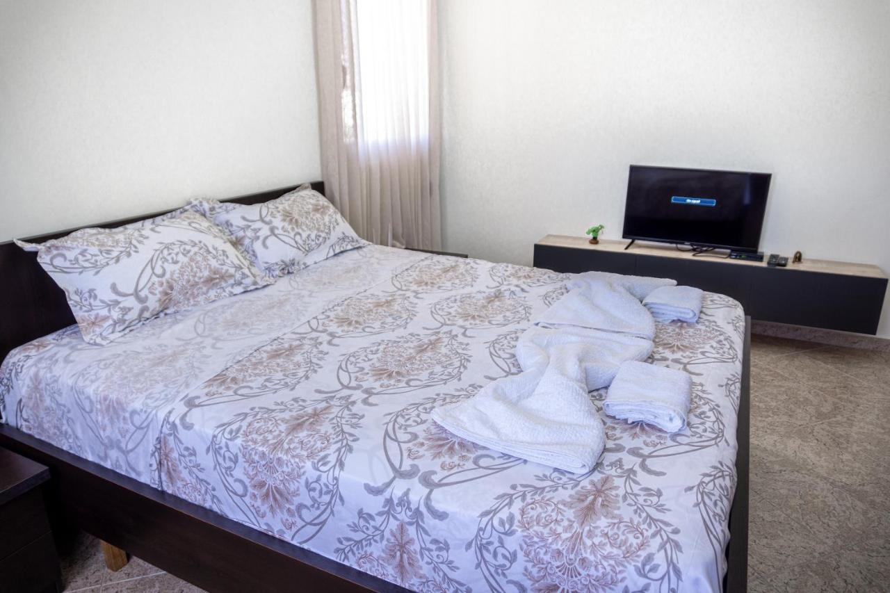 City Center Two Private Bedrooms Near Scanderbeg Square On Shared Apartment Тирана Экстерьер фото