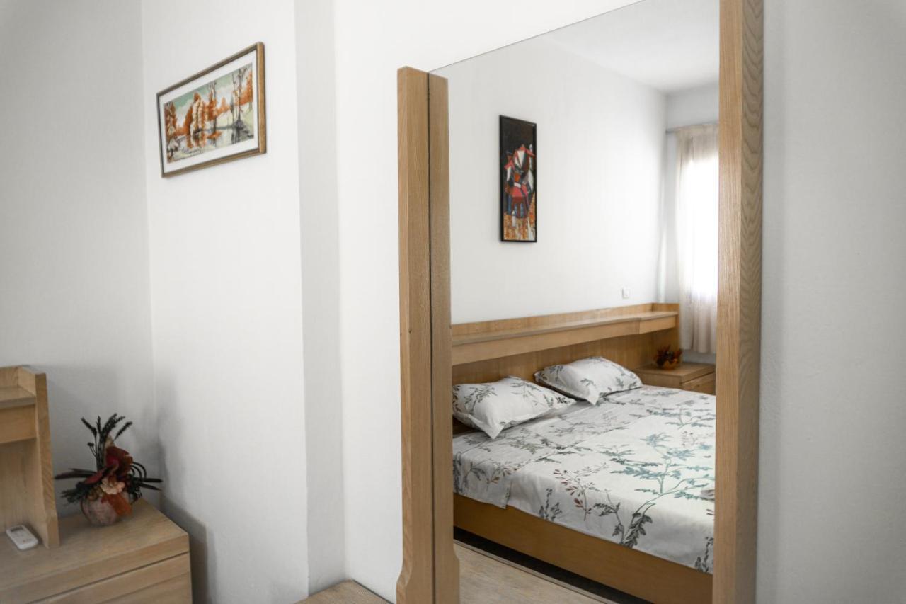 City Center Two Private Bedrooms Near Scanderbeg Square On Shared Apartment Тирана Экстерьер фото