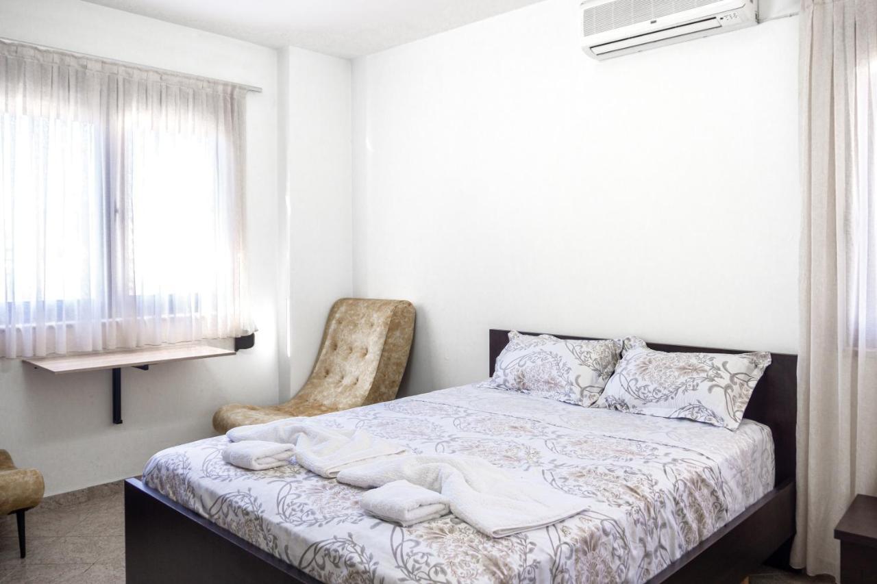 City Center Two Private Bedrooms Near Scanderbeg Square On Shared Apartment Тирана Экстерьер фото