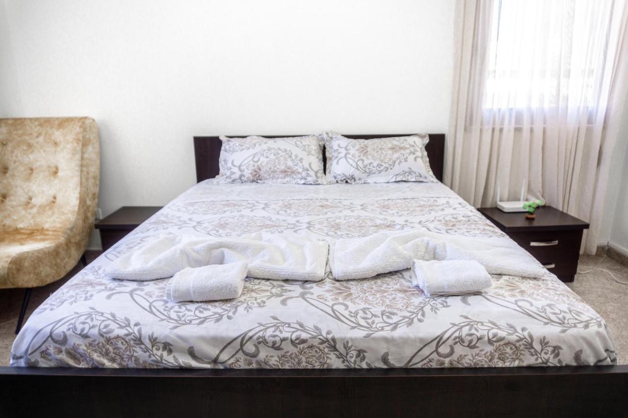 City Center Two Private Bedrooms Near Scanderbeg Square On Shared Apartment Тирана Экстерьер фото
