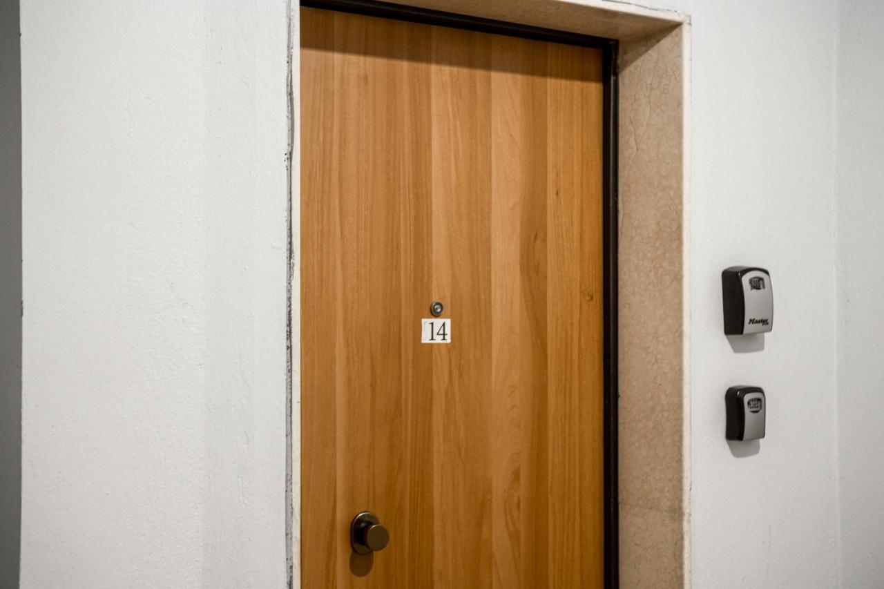 City Center Two Private Bedrooms Near Scanderbeg Square On Shared Apartment Тирана Экстерьер фото