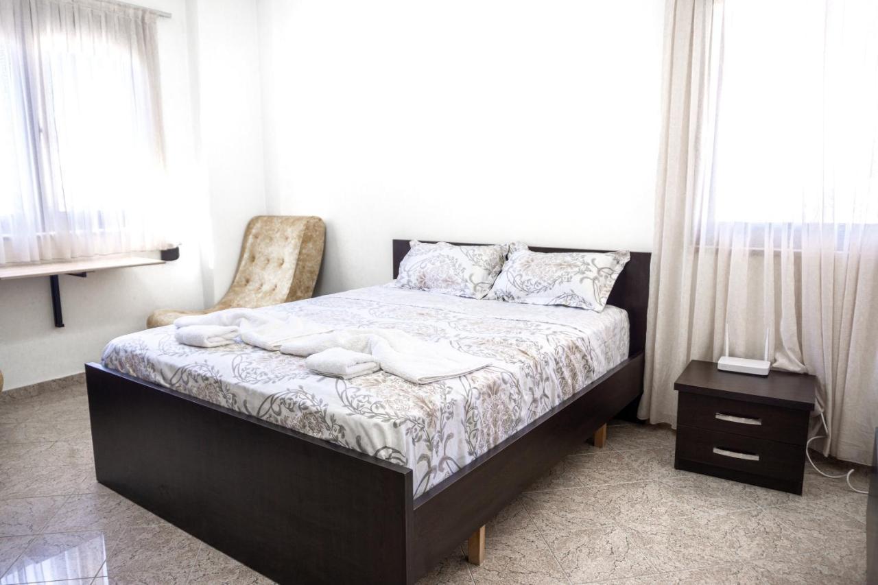 City Center Two Private Bedrooms Near Scanderbeg Square On Shared Apartment Тирана Экстерьер фото