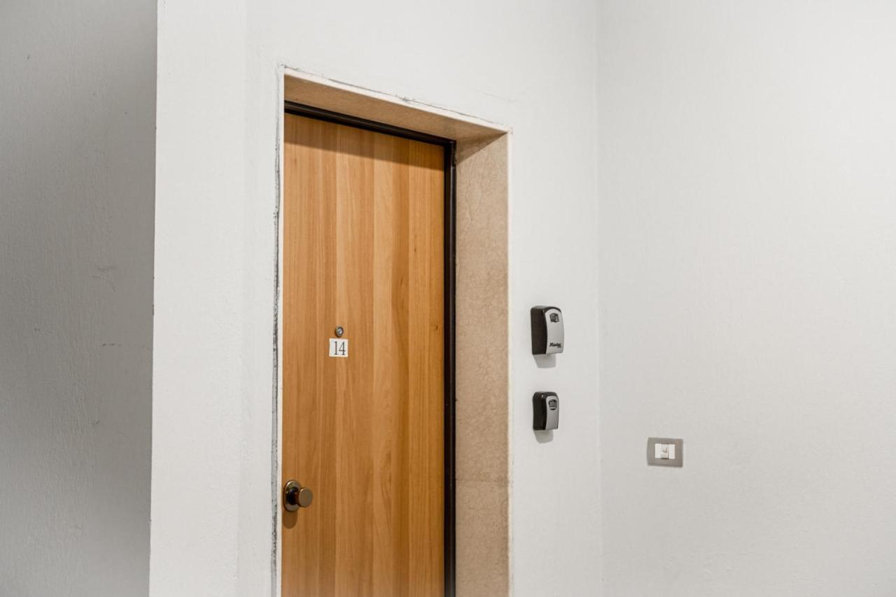 City Center Two Private Bedrooms Near Scanderbeg Square On Shared Apartment Тирана Экстерьер фото