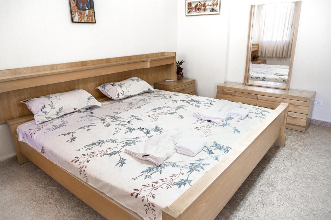 City Center Two Private Bedrooms Near Scanderbeg Square On Shared Apartment Тирана Экстерьер фото