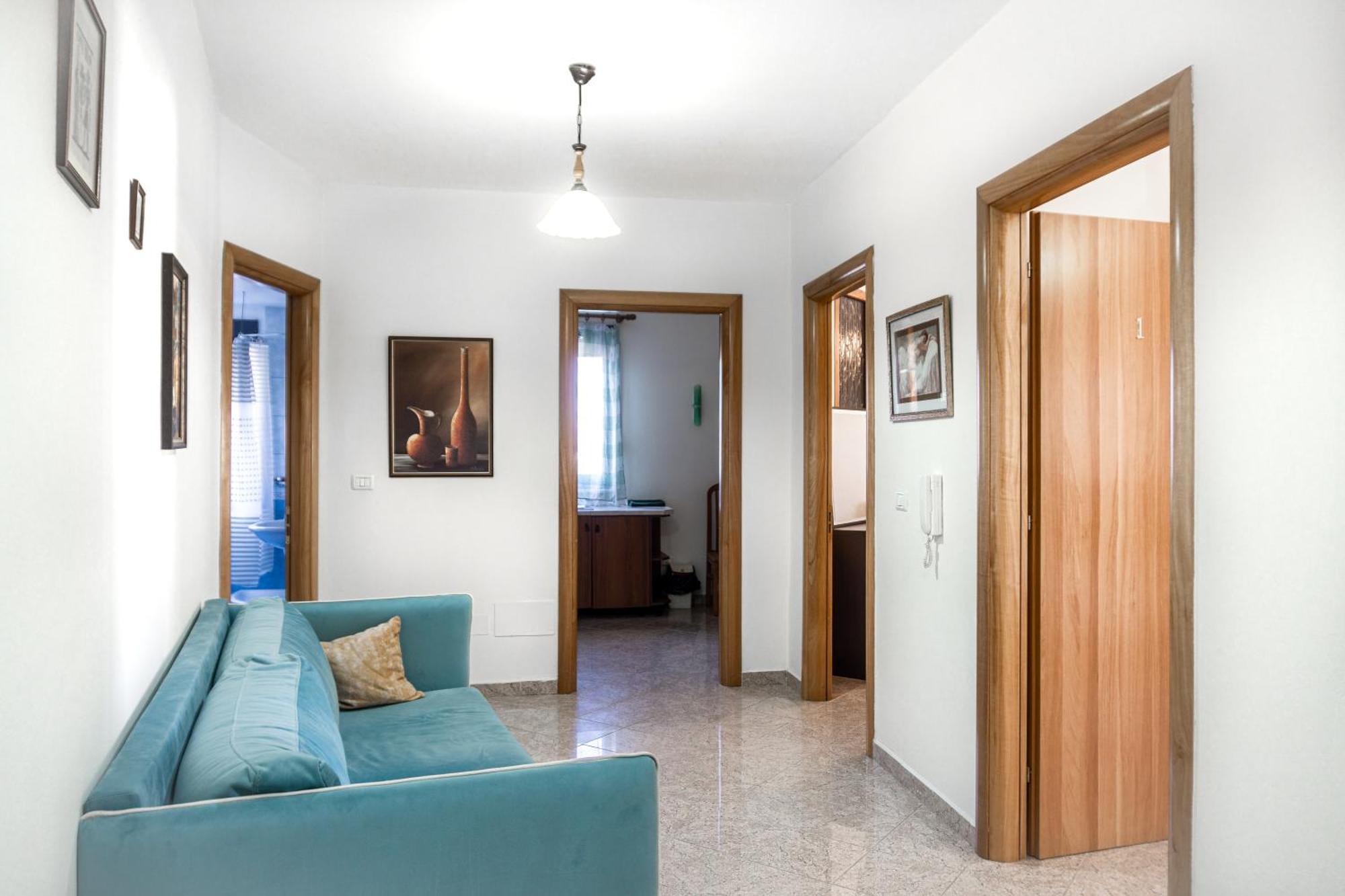 City Center Two Private Bedrooms Near Scanderbeg Square On Shared Apartment Тирана Экстерьер фото